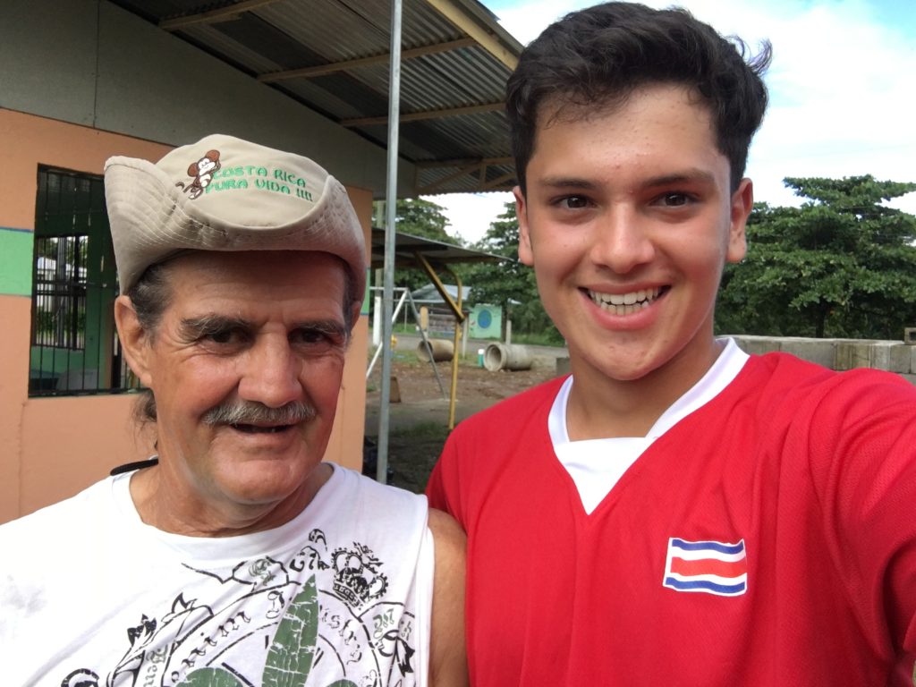 Joey and Carlos, our maestro de obras